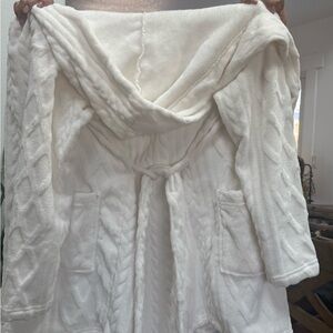 Colsie Soft Cream Hooded Robe